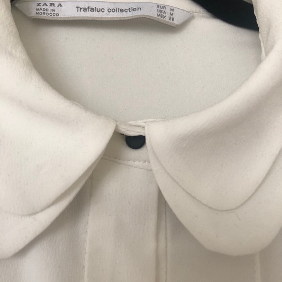 Zara flowy Ivory Blouse w/ Black Buttons - Picture 4 of 4